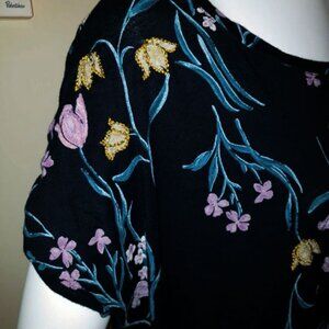 Ann Taylor Black Tshirt Top with Painted & Embroidered Flower Floral print Sz XL